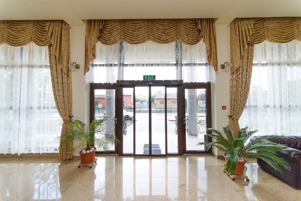 Hotel Miky Arad Zewnętrze zdjęcie